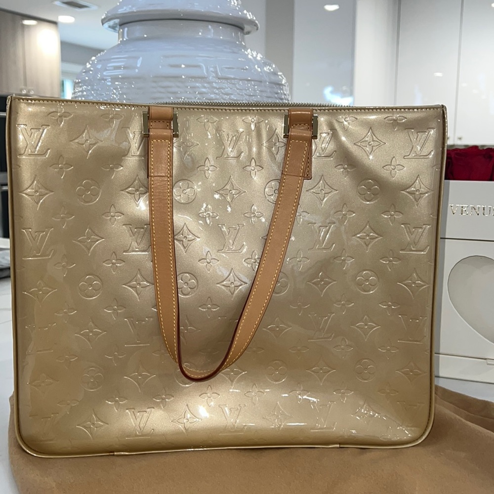 Authentic Louis Vuitton Vernis Columbus Tote- Worn Once!  RARE FIND!✨